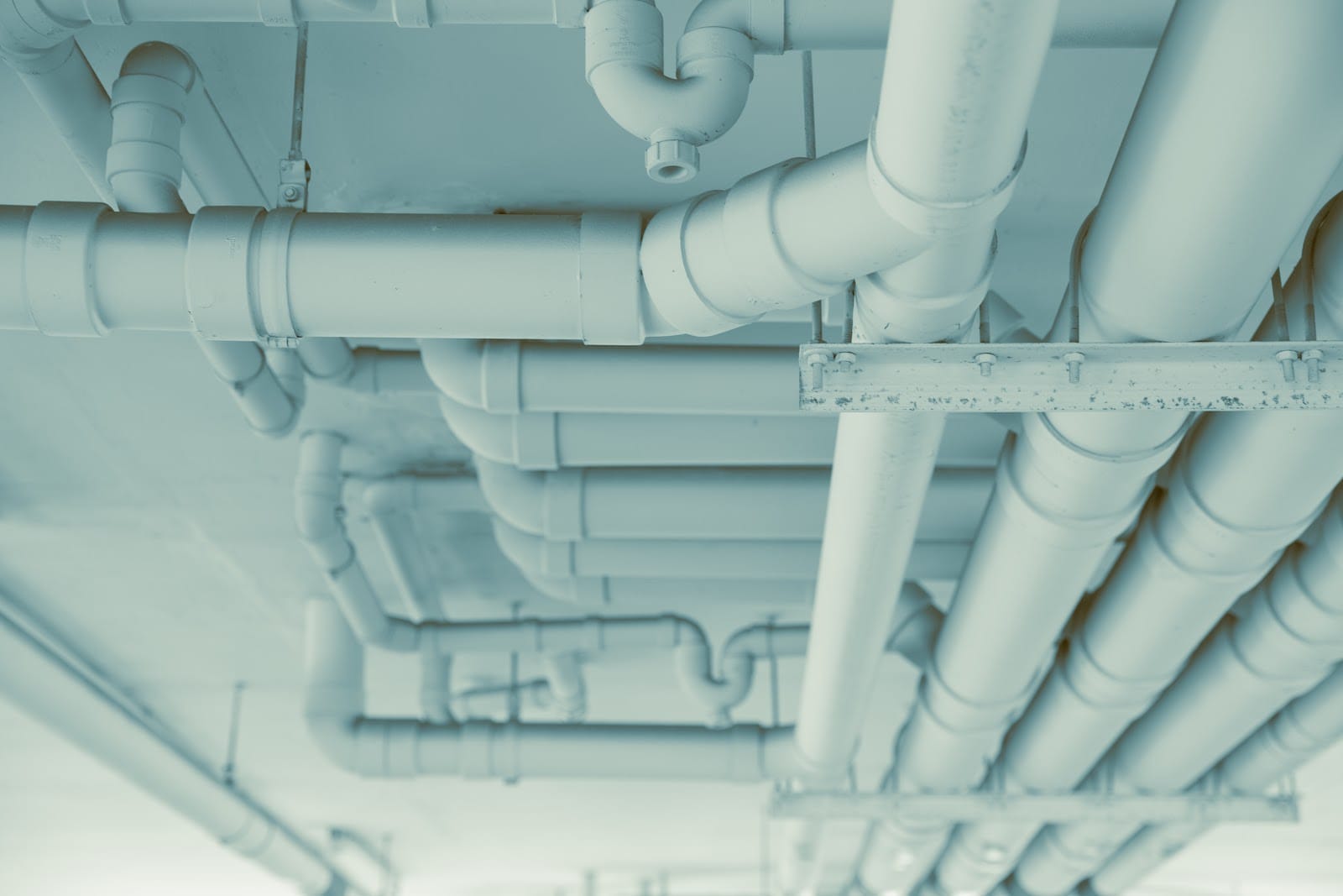 An image of pipes and pipes in a room.